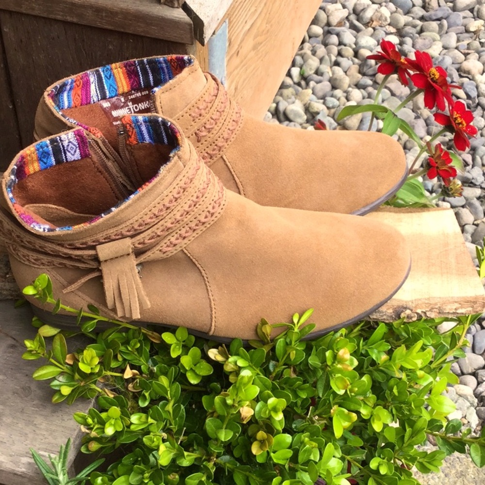 Minnetonka booties women’s ankle boots boho festival cowgirl serape fringe rodeo